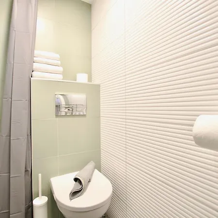 Standard By Hi5- Kiraly 82 * Budapest
