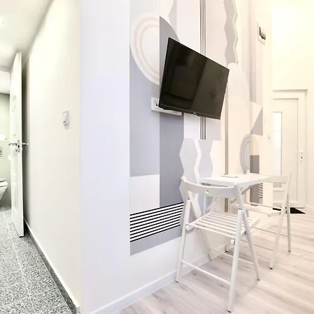 Apartment Standard By Hi5- Kiraly 82