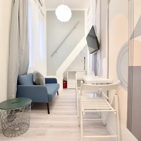 Standard By Hi5- Kiraly 82 Budapest
