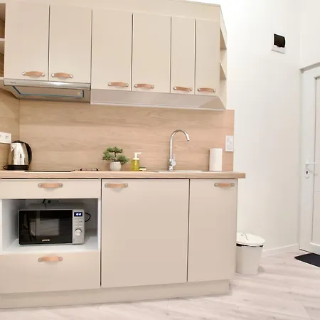 Standard By Hi5- Kiraly 82 Apartment