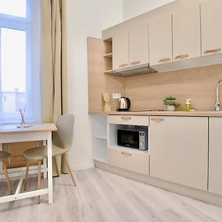 Apartment Standard By Hi5- Kiraly 82 *