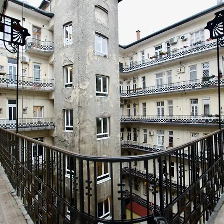 Standard By Hi5- Kiraly 82 * Budapest